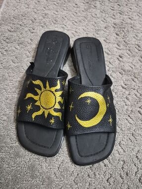 Montego Bay Club Black Sandals, Handpainted Celestial Design Womens Size 9